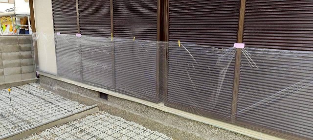 加古川市　カーポート床工事の養生作業